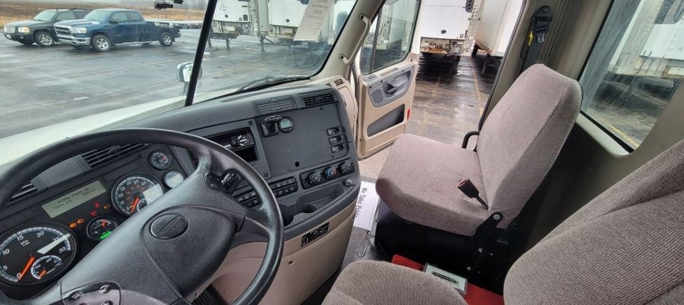 Day Cab Tractor-Heavy Duty Tractors-Freightliner-2018-Cascadia 12564ST-Middlefield-OH-440,464\n\t\tmiles-$ 41,500 - Image 10