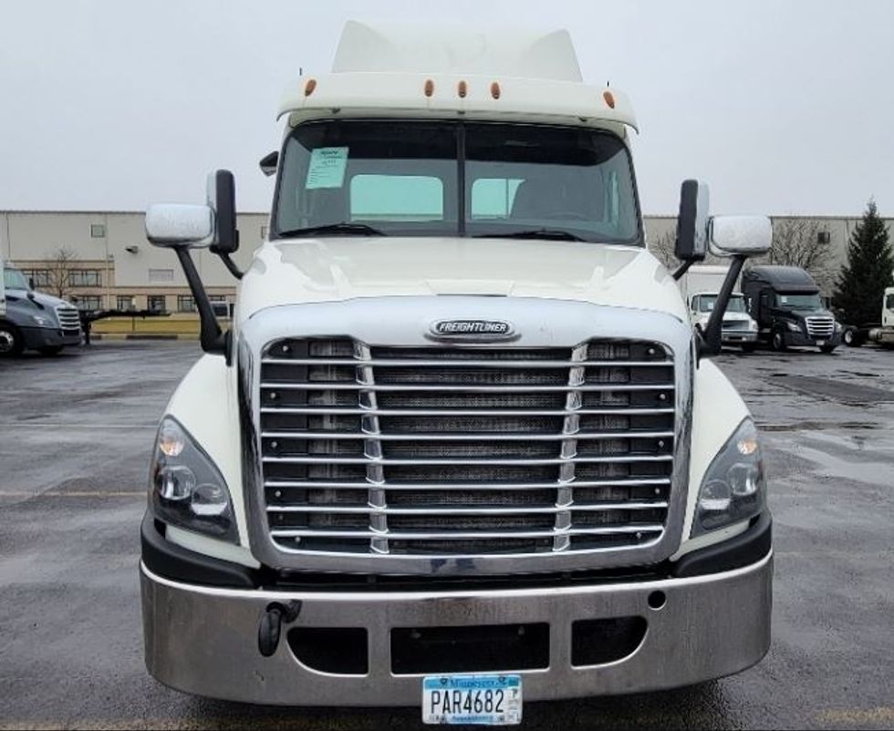 Day Cab Tractor-Heavy Duty Tractors-Freightliner-2018-Cascadia 12564ST-Middlefield-OH-440,464\n\t\tmiles-$ 41,500 - Image 2