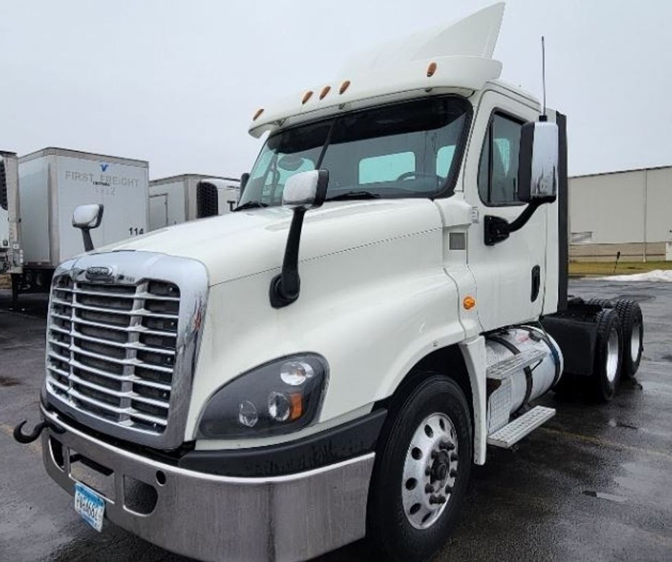 Day Cab Tractor-Heavy Duty Tractors-Freightliner-2018-Cascadia 12564ST-Middlefield-OH-440,464\n\t\tmiles-$ 41,500 - Image 3