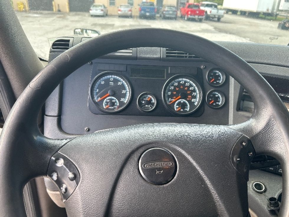 Day Cab Tractor-Heavy Duty Tractors-Freightliner-2018-Cascadia 12564ST-Middlefield-OH-467,302\n\t\tmiles-$ 41,250 - Image 11