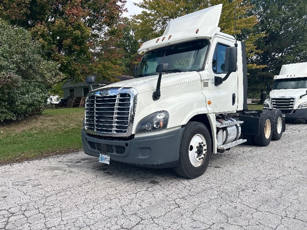 Day Cab Tractor-Heavy Duty Tractors-Freightliner-2018-Cascadia 12564ST-Middlefield-OH-467,302\n\t\tmiles-$ 41,250 - Image 3