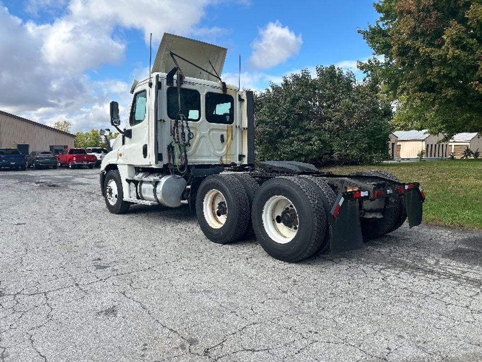 Day Cab Tractor-Heavy Duty Tractors-Freightliner-2018-Cascadia 12564ST-Middlefield-OH-467,302\n\t\tmiles-$ 41,250 - Image 5
