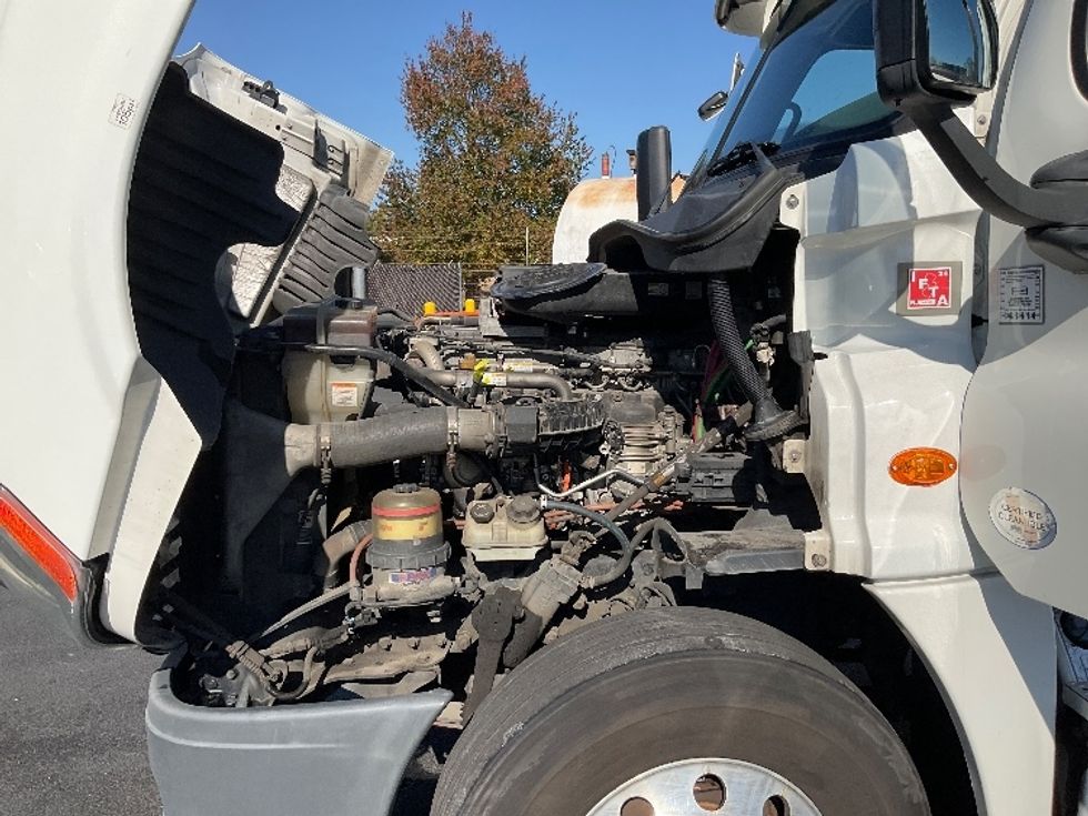 Day Cab Tractor-Heavy Duty Tractors-Freightliner-2018-Cascadia 12564ST-Milford-DE-306,154\n\t\tmiles-$ 42,500 - Image 16
