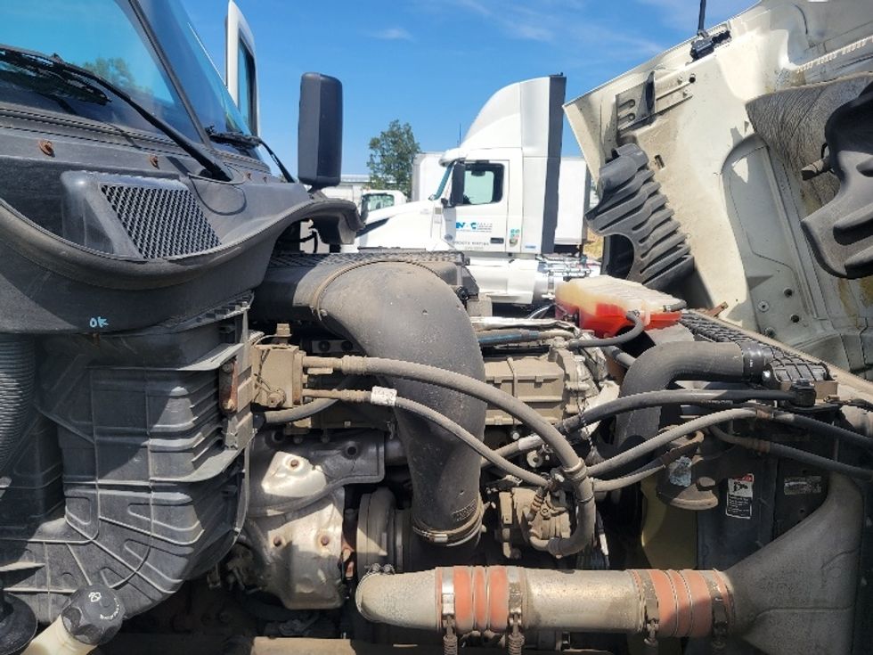 Day Cab Tractor-Heavy Duty Tractors-Freightliner-2018-Cascadia 12564ST-Millville-NJ-239,776\n\t\tmiles-$ 43,000 - Image 15