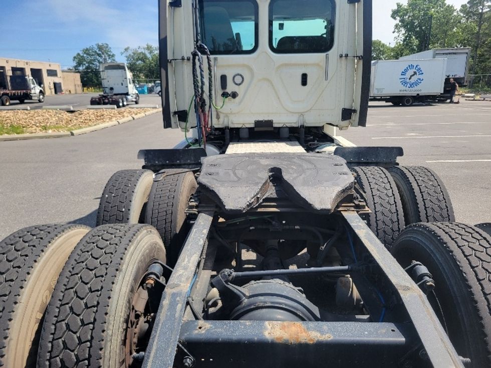 Day Cab Tractor-Heavy Duty Tractors-Freightliner-2018-Cascadia 12564ST-Millville-NJ-239,776\n\t\tmiles-$ 43,000 - Image 6
