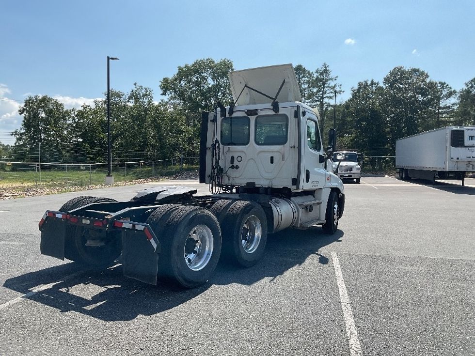 Day Cab Tractor-Heavy Duty Tractors-Freightliner-2018-Cascadia 12564ST-Millville-NJ-239,776\n\t\tmiles-$ 43,000 - Image 7