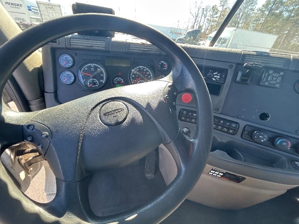 Day Cab Tractor-Heavy Duty Tractors-Freightliner-2018-Cascadia 12564ST-Millville-NJ-468,689\n\t\tmiles-$ 33,500 - Image 11