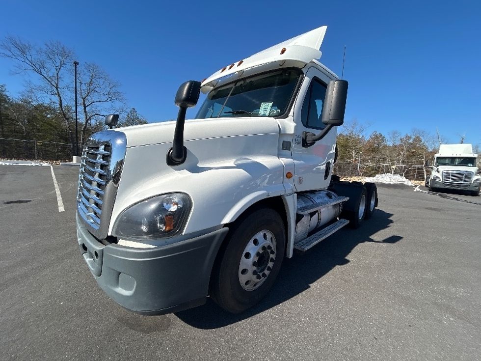 Day Cab Tractor-Heavy Duty Tractors-Freightliner-2018-Cascadia 12564ST-Millville-NJ-468,689\n\t\tmiles-$ 33,500 - Image 3