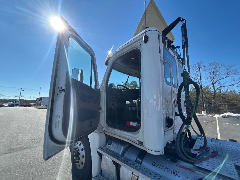 Day Cab Tractor-Heavy Duty Tractors-Freightliner-2018-Cascadia 12564ST-Millville-NJ-468,689\n\t\tmiles-$ 33,500 - Image 9