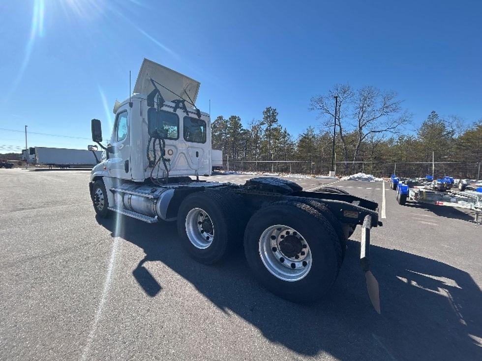 Day Cab Tractor-Heavy Duty Tractors-Freightliner-2018-Cascadia 12564ST-Millville-NJ-470,445\n\t\tmiles-$ 29,000 - Image 5