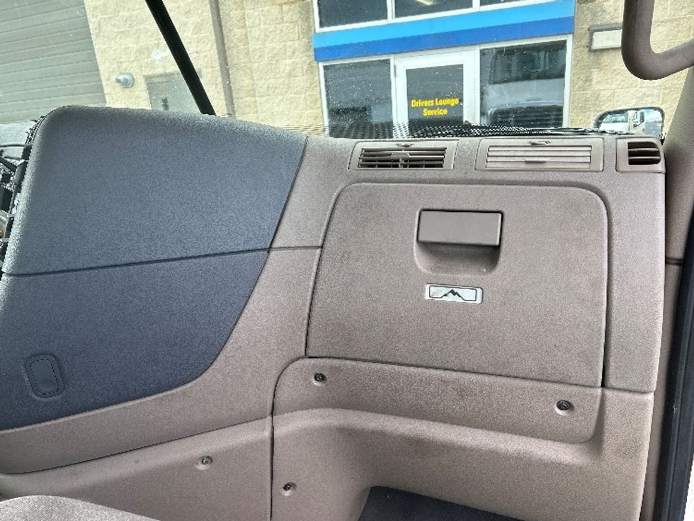 Day Cab Tractor-Heavy Duty Tractors-Freightliner-2018-Cascadia 12564ST-Milwaukee-WI-438,987\n\t\tmiles-$ 33,750 - Image 13