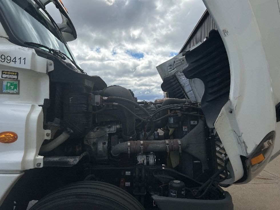 Day Cab Tractor-Heavy Duty Tractors-Freightliner-2018-Cascadia 12564ST-Milwaukee-WI-438,987\n\t\tmiles-$ 33,750 - Image 15