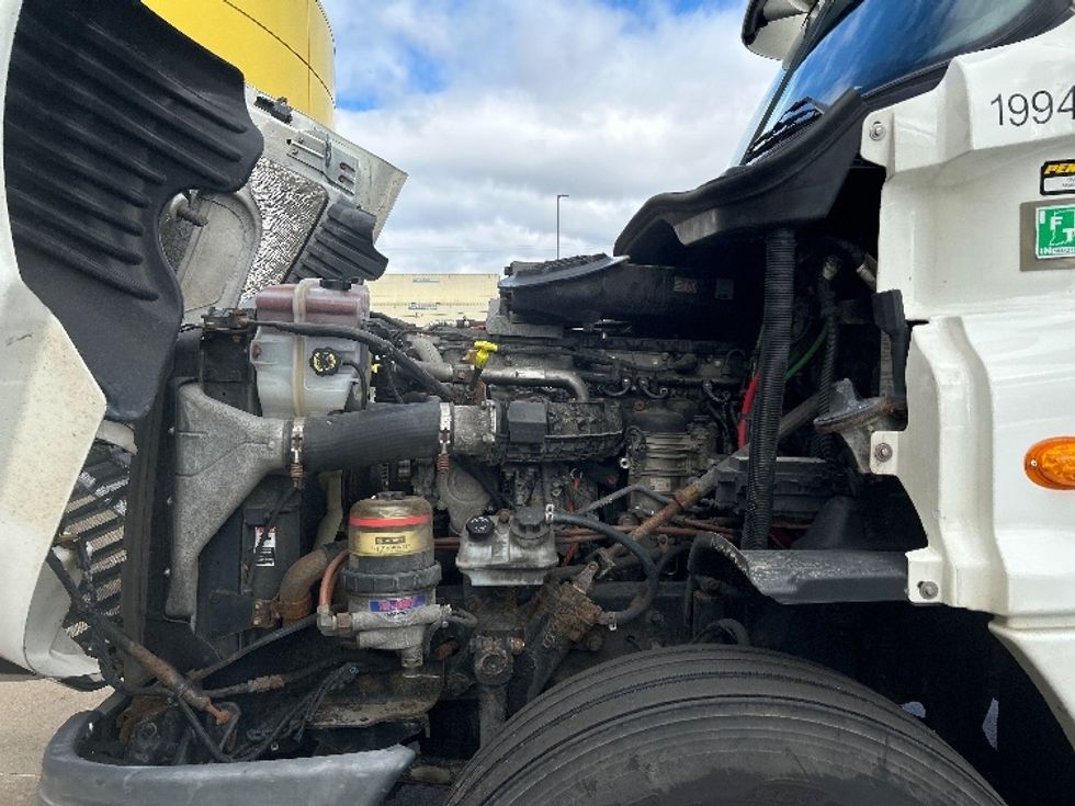 Day Cab Tractor-Heavy Duty Tractors-Freightliner-2018-Cascadia 12564ST-Milwaukee-WI-438,987\n\t\tmiles-$ 33,750 - Image 16