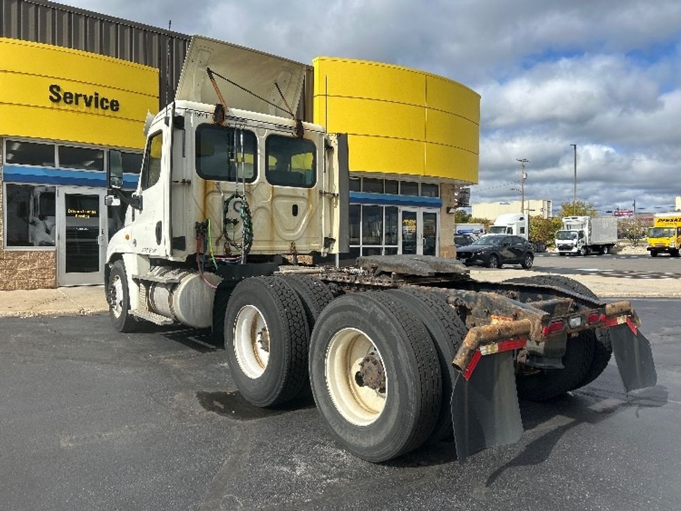 Day Cab Tractor-Heavy Duty Tractors-Freightliner-2018-Cascadia 12564ST-Milwaukee-WI-438,987\n\t\tmiles-$ 33,750 - Image 5