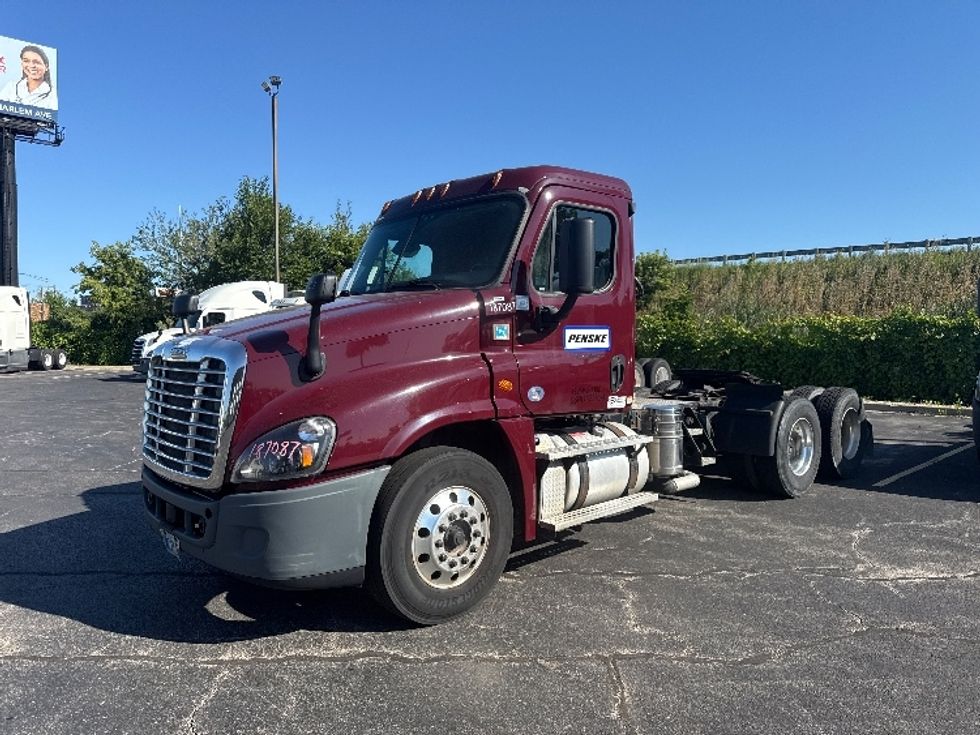 Day Cab Tractor-Heavy Duty Tractors-Freightliner-2018-Cascadia 12564ST-Milwaukee-WI-476,611\n\t\tmiles-$ 42,000 - Image 3