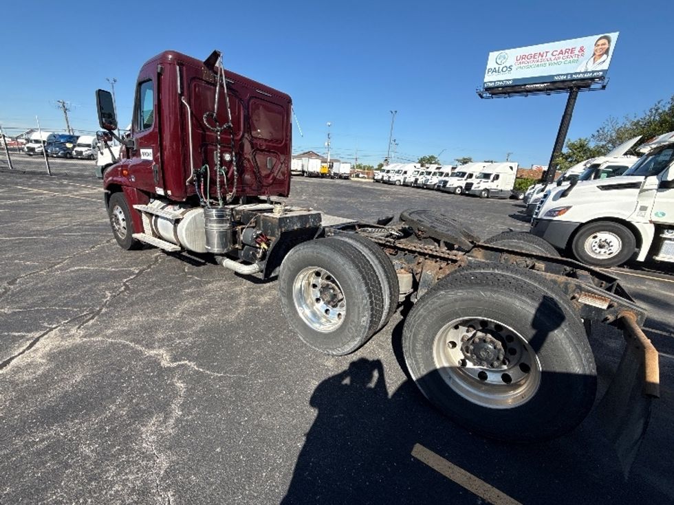 Day Cab Tractor-Heavy Duty Tractors-Freightliner-2018-Cascadia 12564ST-Milwaukee-WI-476,611\n\t\tmiles-$ 42,000 - Image 5
