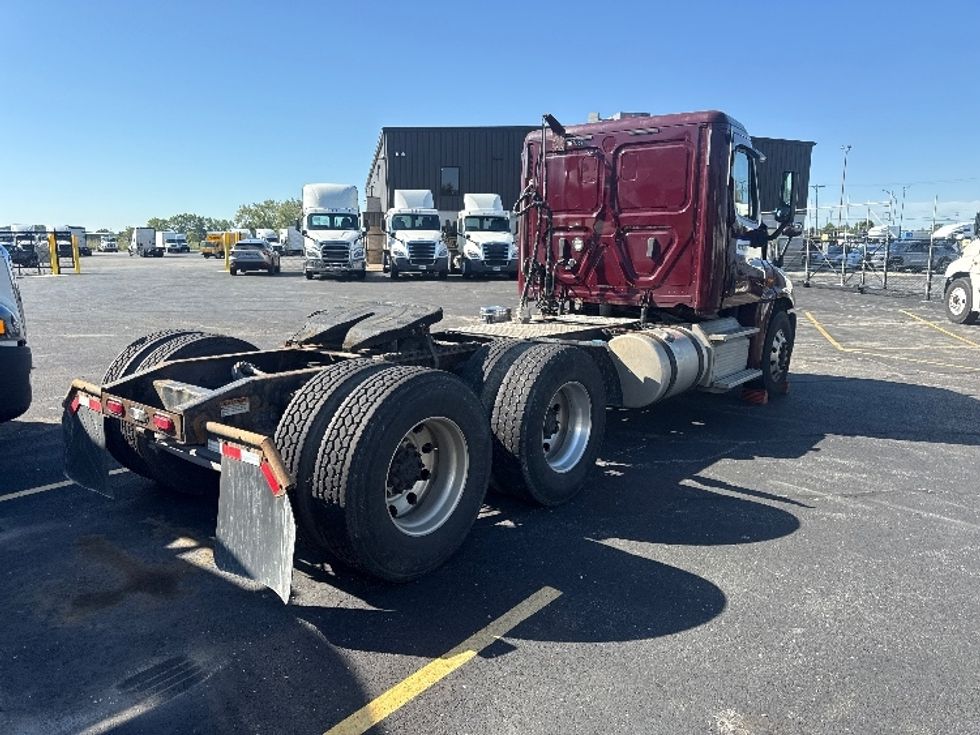 Day Cab Tractor-Heavy Duty Tractors-Freightliner-2018-Cascadia 12564ST-Milwaukee-WI-476,611\n\t\tmiles-$ 42,000 - Image 7
