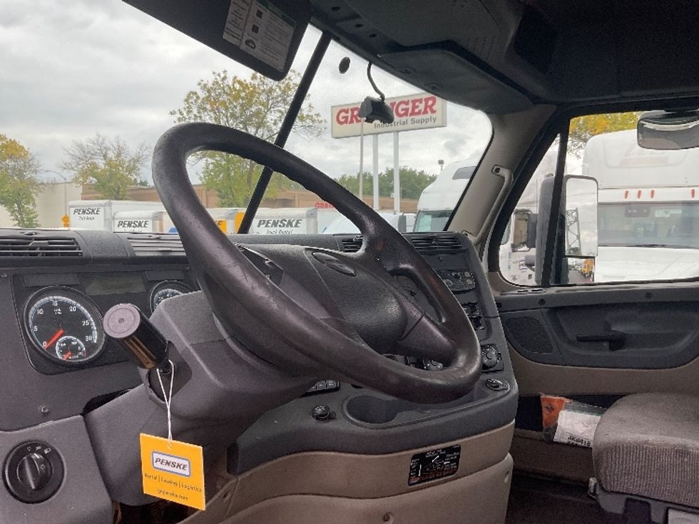 Day Cab Tractor-Heavy Duty Tractors-Freightliner-2018-Cascadia 12564ST-Milwaukee-WI-529,170\n\t\tmiles-$ 31,250 - Image 10