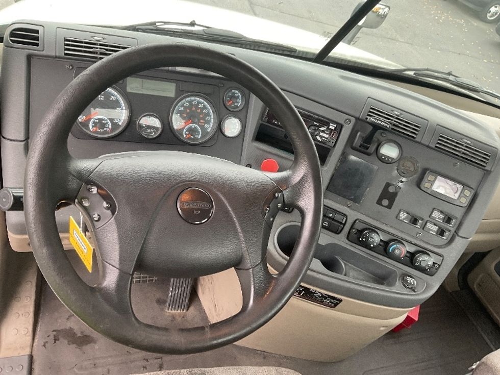 Day Cab Tractor-Heavy Duty Tractors-Freightliner-2018-Cascadia 12564ST-Milwaukee-WI-529,170\n\t\tmiles-$ 31,250 - Image 11