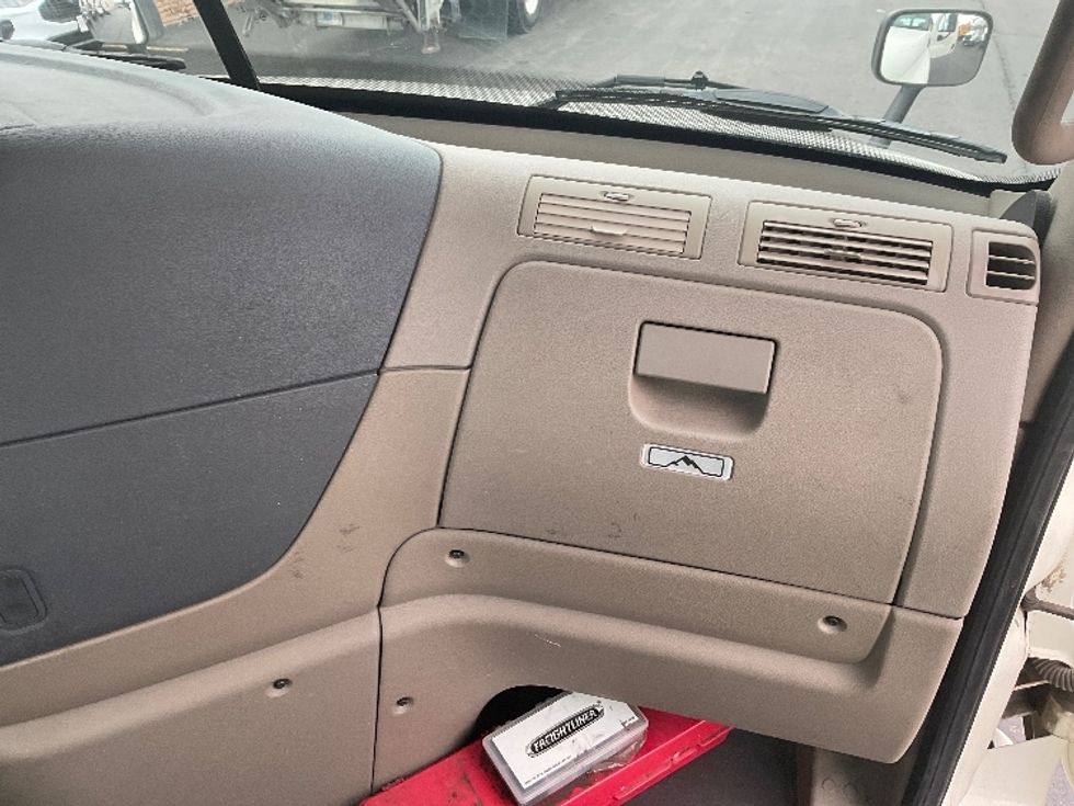 Day Cab Tractor-Heavy Duty Tractors-Freightliner-2018-Cascadia 12564ST-Milwaukee-WI-529,170\n\t\tmiles-$ 31,250 - Image 13