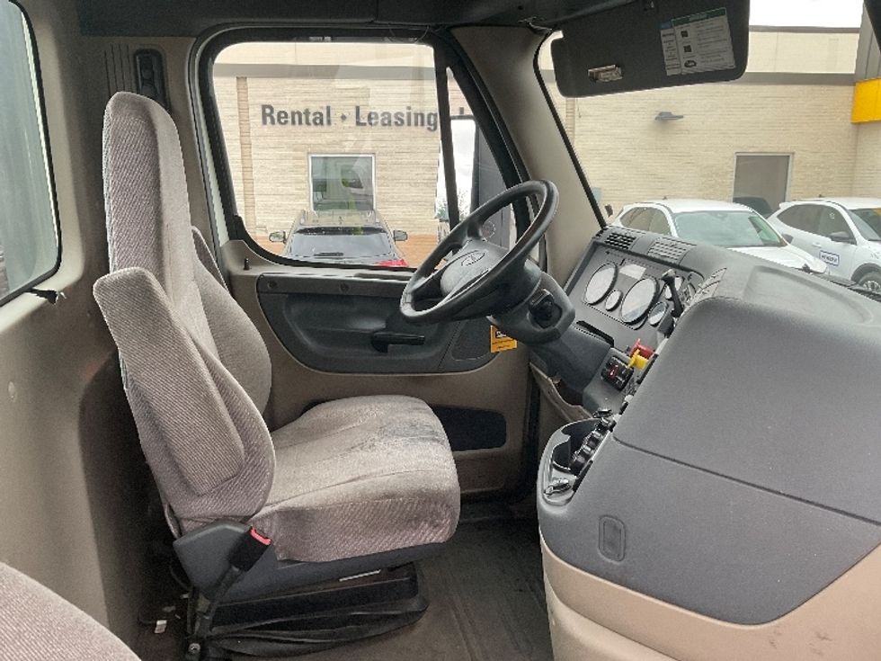 Day Cab Tractor-Heavy Duty Tractors-Freightliner-2018-Cascadia 12564ST-Milwaukee-WI-529,170\n\t\tmiles-$ 31,250 - Image 14