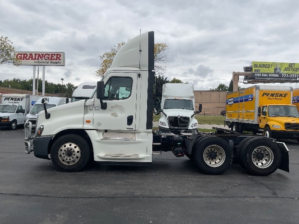 Day Cab Tractor-Heavy Duty Tractors-Freightliner-2018-Cascadia 12564ST-Milwaukee-WI-529,170\n\t\tmiles-$ 31,250 - Image 4
