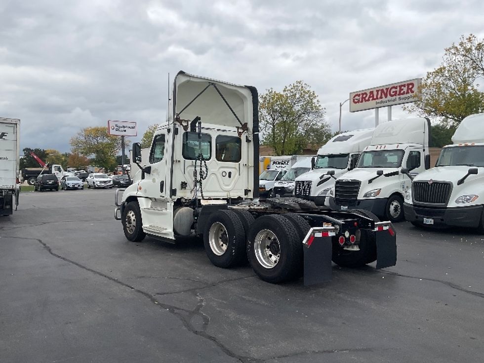 Day Cab Tractor-Heavy Duty Tractors-Freightliner-2018-Cascadia 12564ST-Milwaukee-WI-529,170\n\t\tmiles-$ 31,250 - Image 5
