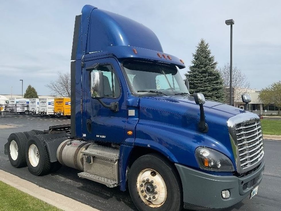 Day Cab Tractor-Heavy Duty Tractors-Freightliner-2018-Cascadia 12564ST-Milwaukee-WI-542,273\n\t\tmiles-$ 30,250 - Image 1