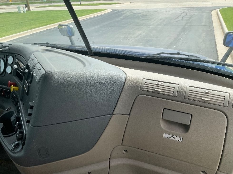 Day Cab Tractor-Heavy Duty Tractors-Freightliner-2018-Cascadia 12564ST-Milwaukee-WI-542,273\n\t\tmiles-$ 30,250 - Image 10
