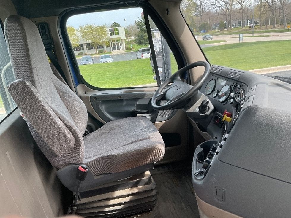 Day Cab Tractor-Heavy Duty Tractors-Freightliner-2018-Cascadia 12564ST-Milwaukee-WI-542,273\n\t\tmiles-$ 30,250 - Image 11