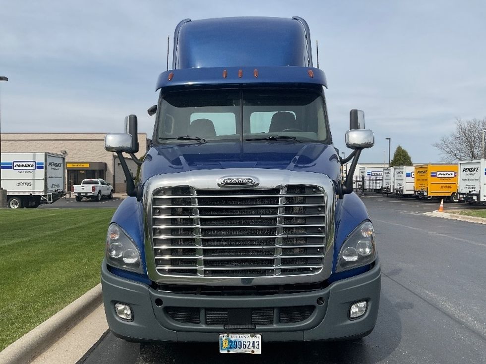 Day Cab Tractor-Heavy Duty Tractors-Freightliner-2018-Cascadia 12564ST-Milwaukee-WI-542,273\n\t\tmiles-$ 30,250 - Image 2