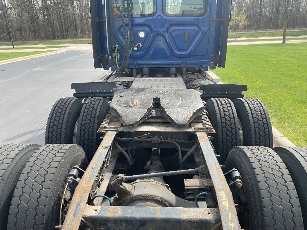 Day Cab Tractor-Heavy Duty Tractors-Freightliner-2018-Cascadia 12564ST-Milwaukee-WI-542,273\n\t\tmiles-$ 30,250 - Image 4
