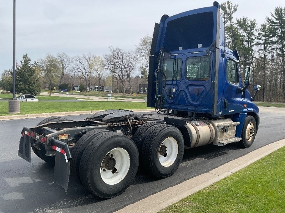 Day Cab Tractor-Heavy Duty Tractors-Freightliner-2018-Cascadia 12564ST-Milwaukee-WI-542,273\n\t\tmiles-$ 30,250 - Image 5