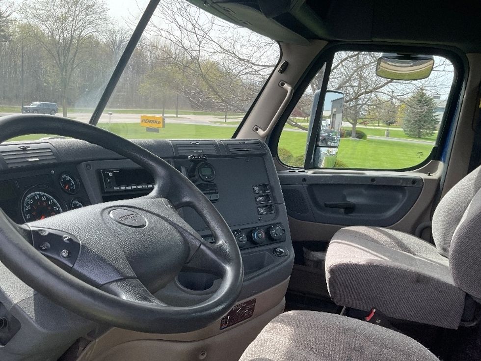 Day Cab Tractor-Heavy Duty Tractors-Freightliner-2018-Cascadia 12564ST-Milwaukee-WI-542,273\n\t\tmiles-$ 30,250 - Image 7