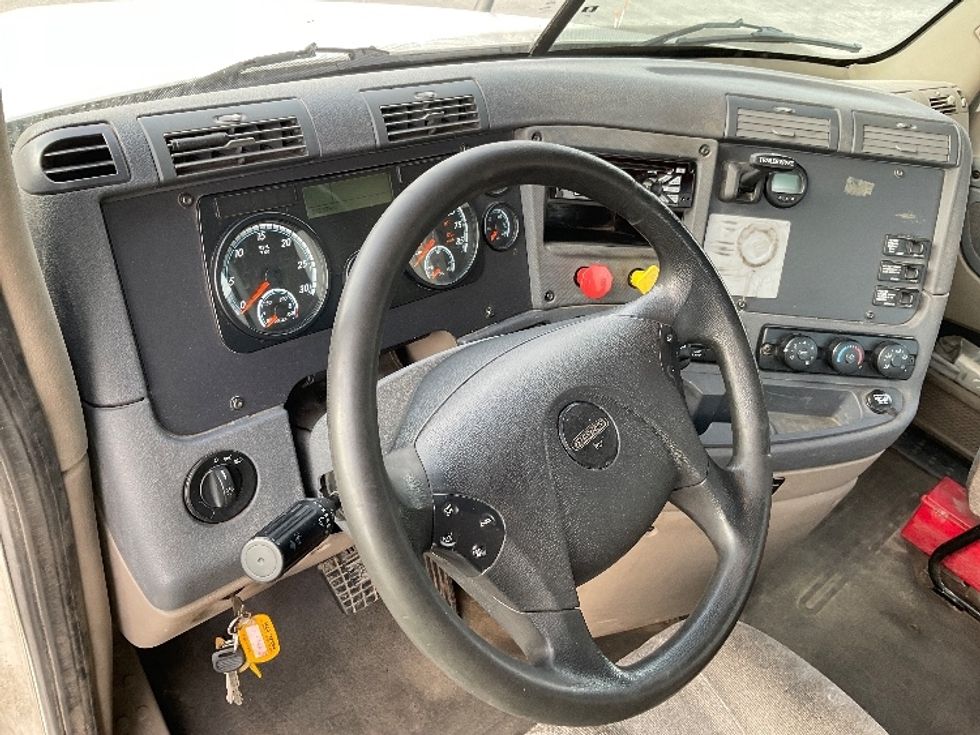 Day Cab Tractor-Heavy Duty Tractors-Freightliner-2018-Cascadia 12564ST-Milwaukee-WI-575,274\n\t\tmiles-$ 32,250 - Image 10