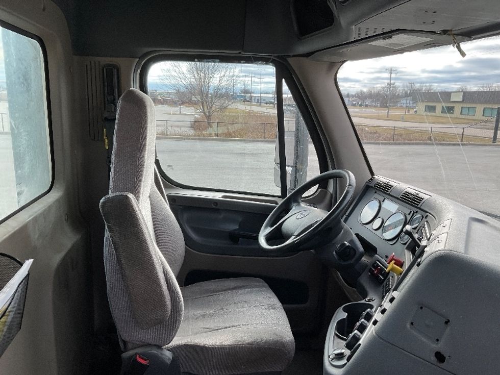 Day Cab Tractor-Heavy Duty Tractors-Freightliner-2018-Cascadia 12564ST-Milwaukee-WI-575,274\n\t\tmiles-$ 32,250 - Image 14