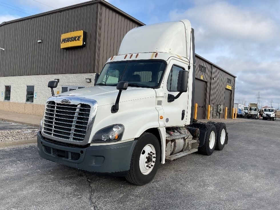 Day Cab Tractor-Heavy Duty Tractors-Freightliner-2018-Cascadia 12564ST-Milwaukee-WI-575,274\n\t\tmiles-$ 32,250 - Image 3