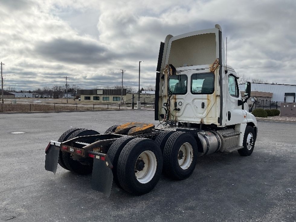 Day Cab Tractor-Heavy Duty Tractors-Freightliner-2018-Cascadia 12564ST-Milwaukee-WI-575,274\n\t\tmiles-$ 32,250 - Image 7