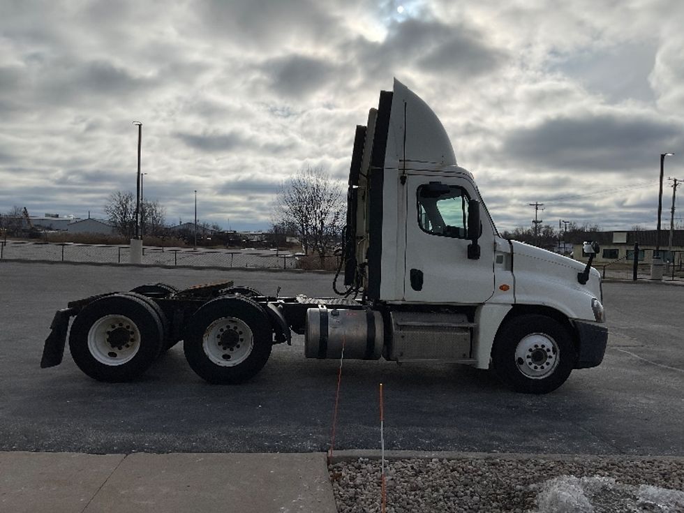 Day Cab Tractor-Heavy Duty Tractors-Freightliner-2018-Cascadia 12564ST-Milwaukee-WI-575,274\n\t\tmiles-$ 32,250 - Image 8
