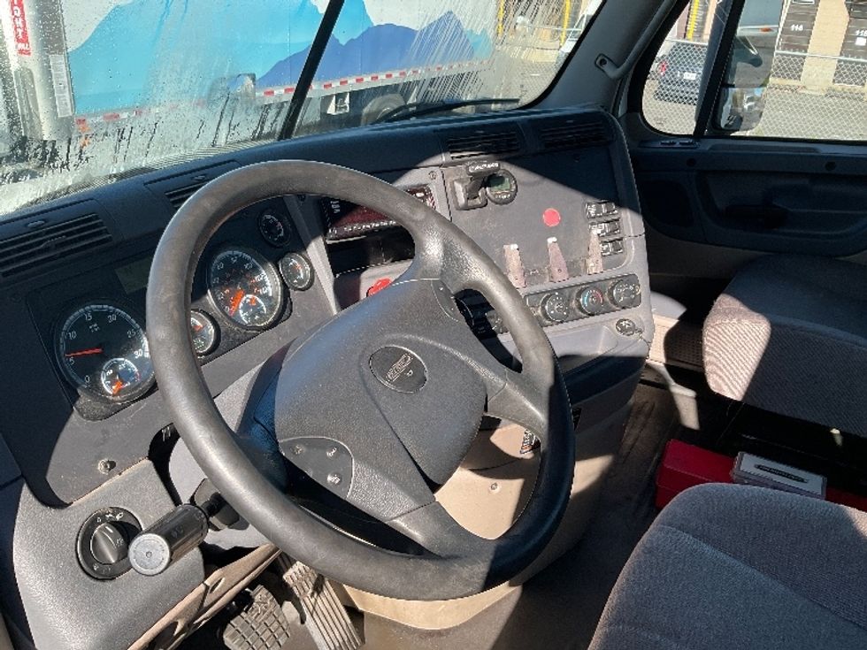 Day Cab Tractor-Heavy Duty Tractors-Freightliner-2018-Cascadia 12564ST-Mississauga-ON-244,164\n\t\tkm-$ 67,000 - Image 10