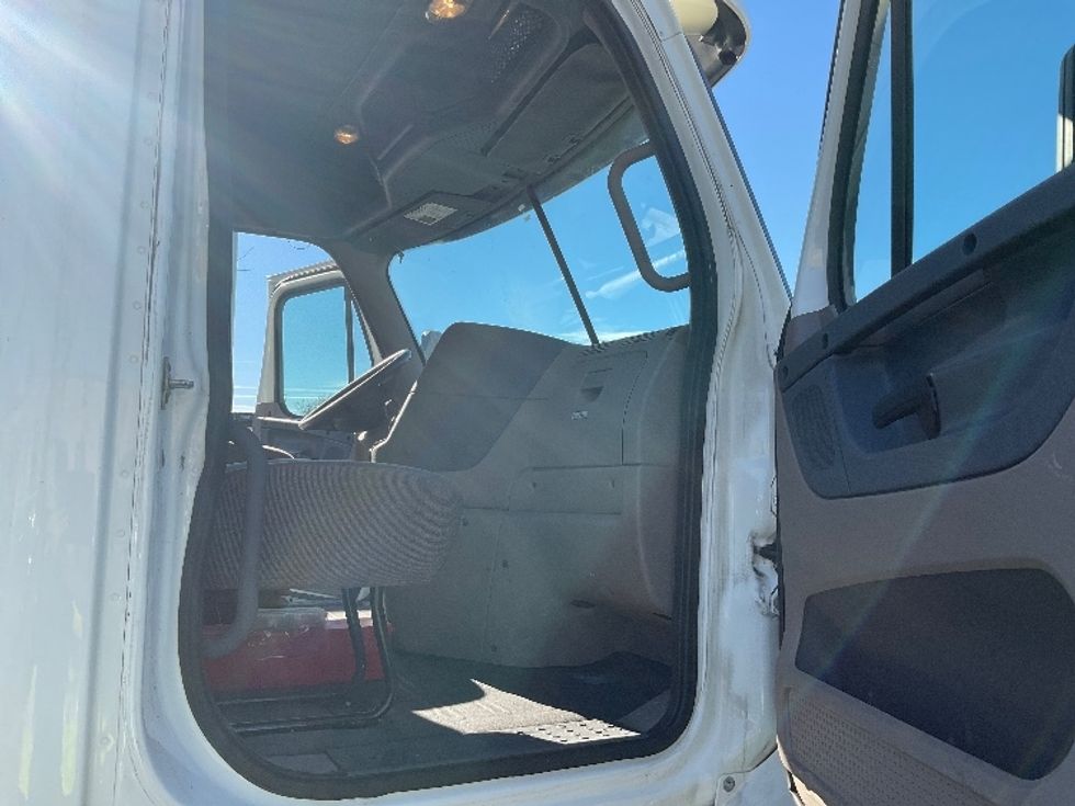 Day Cab Tractor-Heavy Duty Tractors-Freightliner-2018-Cascadia 12564ST-Mississauga-ON-244,164\n\t\tkm-$ 67,000 - Image 12