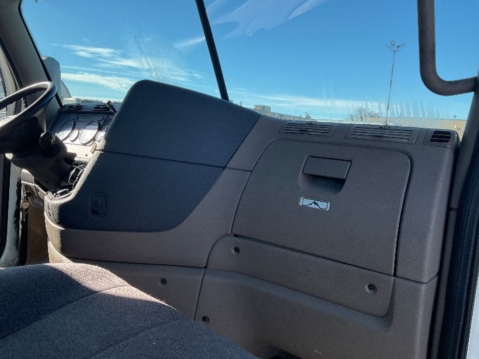 Day Cab Tractor-Heavy Duty Tractors-Freightliner-2018-Cascadia 12564ST-Mississauga-ON-244,164\n\t\tkm-$ 67,000 - Image 13
