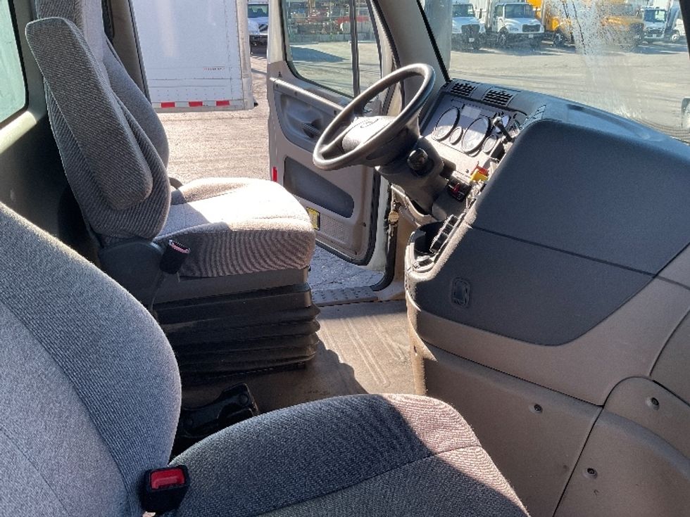 Day Cab Tractor-Heavy Duty Tractors-Freightliner-2018-Cascadia 12564ST-Mississauga-ON-244,164\n\t\tkm-$ 67,000 - Image 14