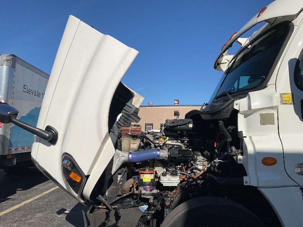 Day Cab Tractor-Heavy Duty Tractors-Freightliner-2018-Cascadia 12564ST-Mississauga-ON-244,164\n\t\tkm-$ 67,000 - Image 16