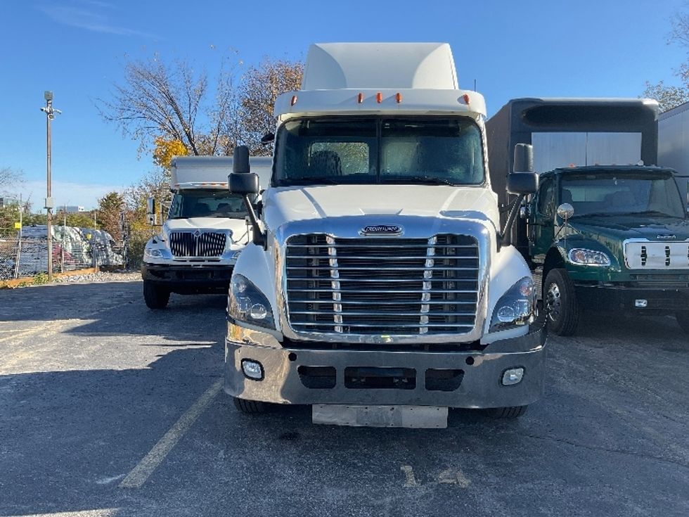 Day Cab Tractor-Heavy Duty Tractors-Freightliner-2018-Cascadia 12564ST-Mississauga-ON-244,164\n\t\tkm-$ 67,000 - Image 2