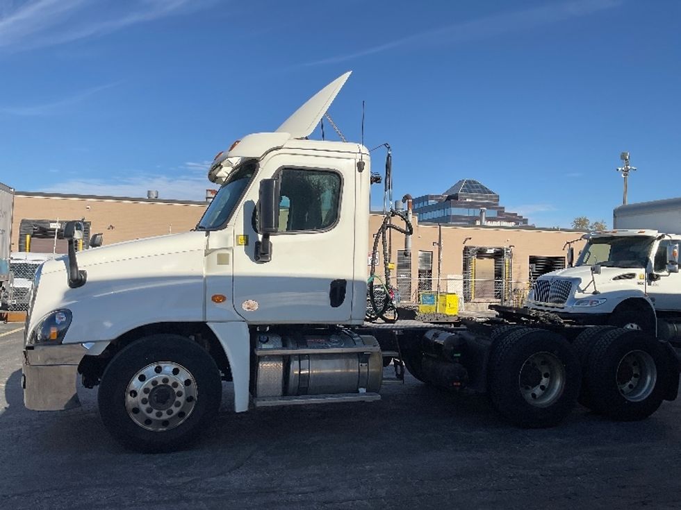 Day Cab Tractor-Heavy Duty Tractors-Freightliner-2018-Cascadia 12564ST-Mississauga-ON-244,164\n\t\tkm-$ 67,000 - Image 4