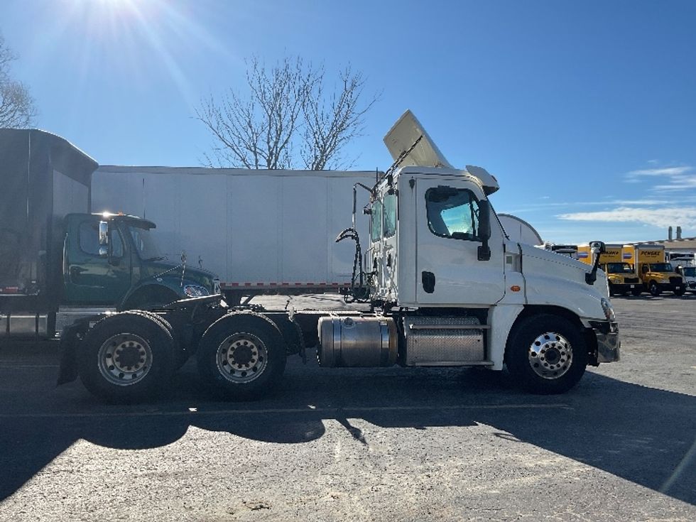 Day Cab Tractor-Heavy Duty Tractors-Freightliner-2018-Cascadia 12564ST-Mississauga-ON-244,164\n\t\tkm-$ 67,000 - Image 8