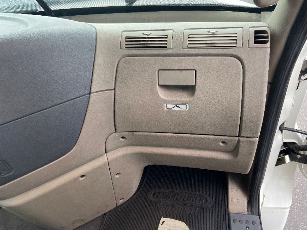 Day Cab Tractor-Heavy Duty Tractors-Freightliner-2018-Cascadia 12564ST-Mississauga-ON-397,301\n\t\tkm-$ 53,250 - Image 13