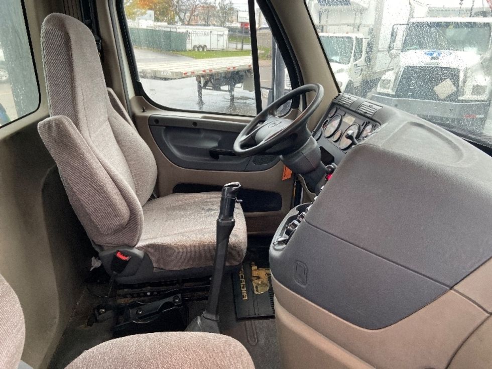 Day Cab Tractor-Heavy Duty Tractors-Freightliner-2018-Cascadia 12564ST-Mississauga-ON-397,301\n\t\tkm-$ 53,250 - Image 14