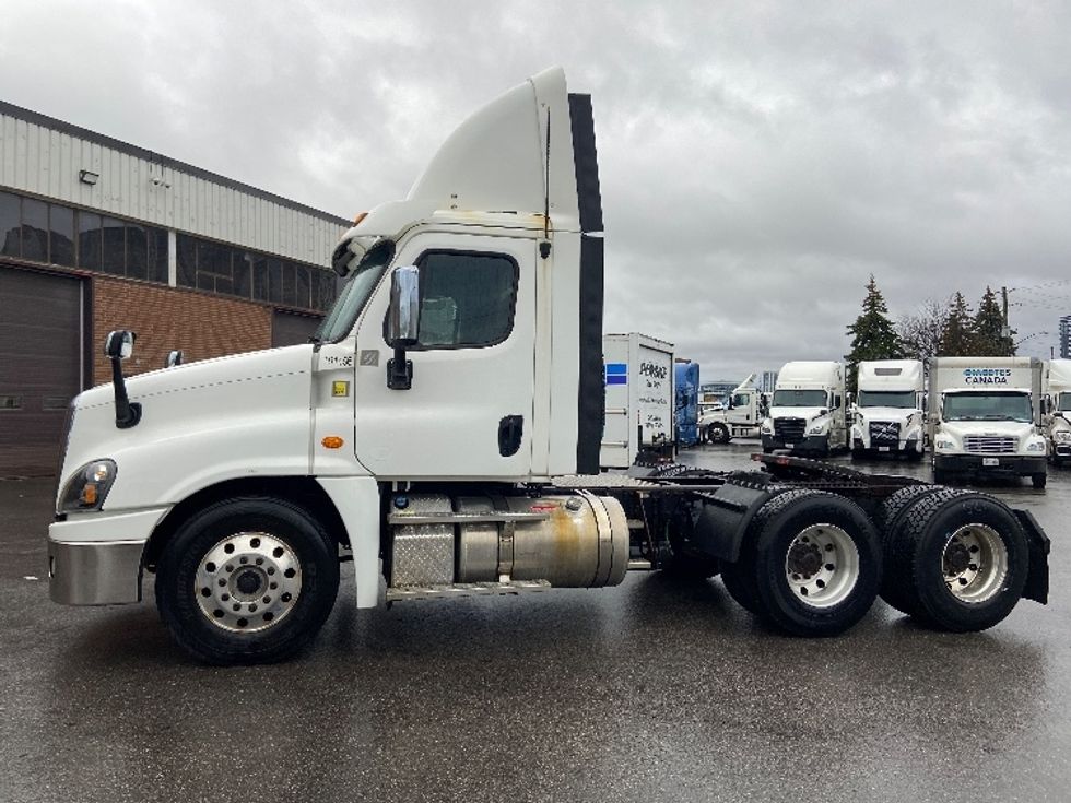 Day Cab Tractor-Heavy Duty Tractors-Freightliner-2018-Cascadia 12564ST-Mississauga-ON-397,301\n\t\tkm-$ 53,250 - Image 4